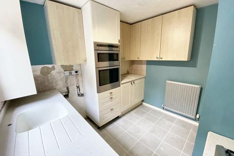 2 bedroom semi-detached house to rent, Wolfe Close, Winchester, SO22