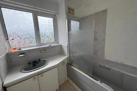 3 bedroom flat to rent, 41 Elcock Drive, Birmingham, B42