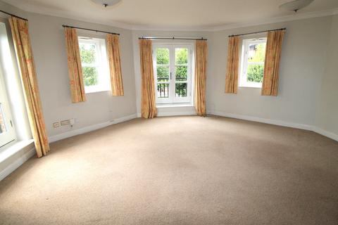 2 bedroom apartment for sale, Deyncourt Gardens, Upminster RM14