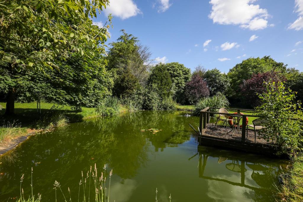 Buckhurst Road, Westerham, Kent, TN16 4 bed detached house for sale £