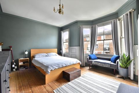 67 Woodrow, London, SE18 5DH