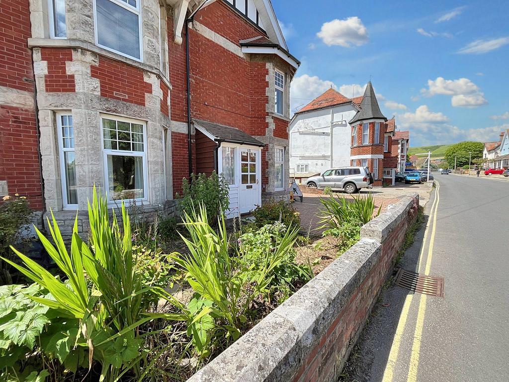 Ulwell Road, Swanage BH19 2 bed ground floor flat to rent £975 pcm (£