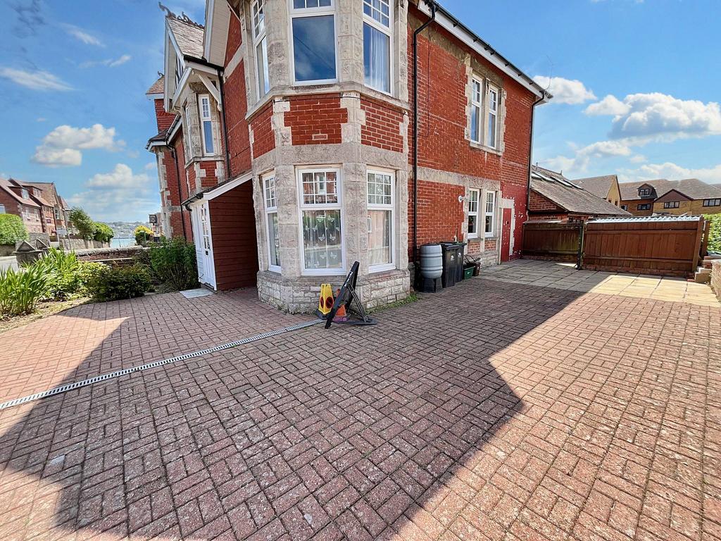 Ulwell Road, Swanage BH19 2 bed ground floor flat to rent £975 pcm (£