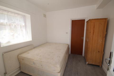 1 bedroom flat to rent, Park Avenue, Park Royal, London NW10