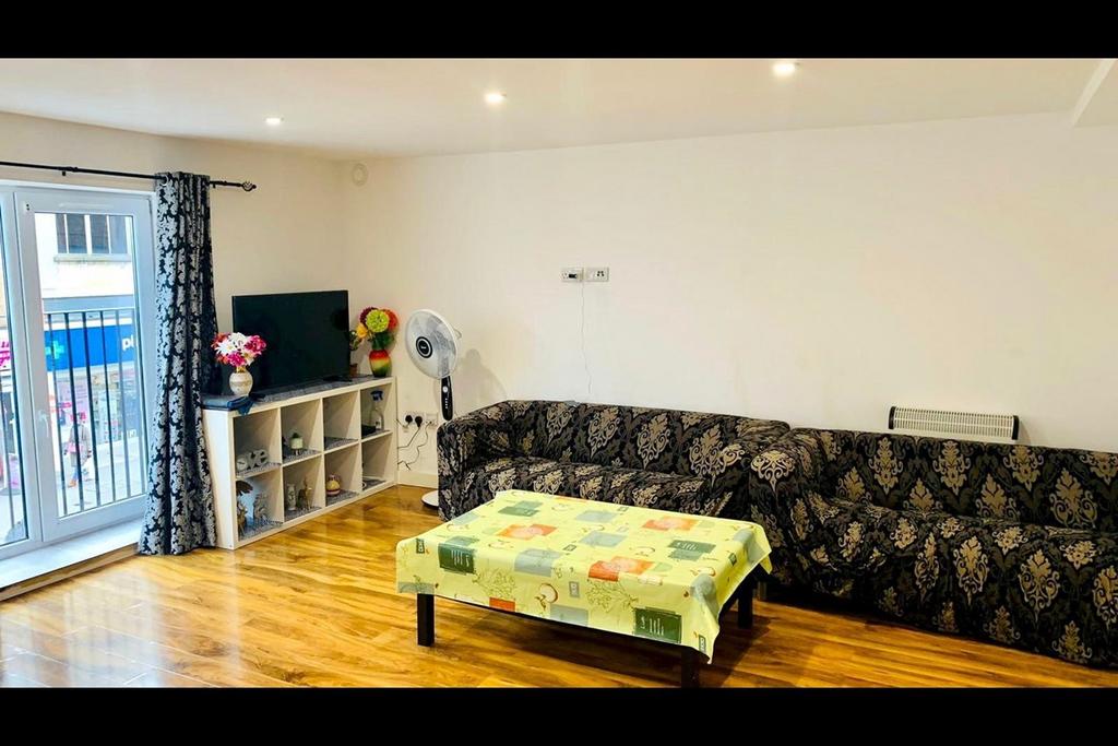 Spacious 2 Bed Flat to Rent