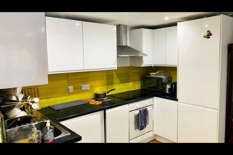 2 bedroom flat to rent, High Street, Hounslow TW3