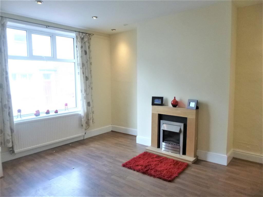Carter Street, Burnley, BB12 2 bed terraced house to rent £600 pcm (£