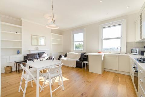 2 bedroom flat to rent, Woodside, Wimbledon, London, SW19