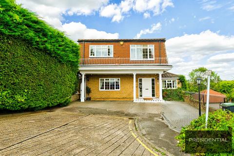 4 bedroom detached house for sale, Loughton IG10