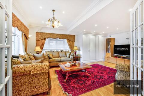 4 bedroom detached house for sale, Loughton IG10