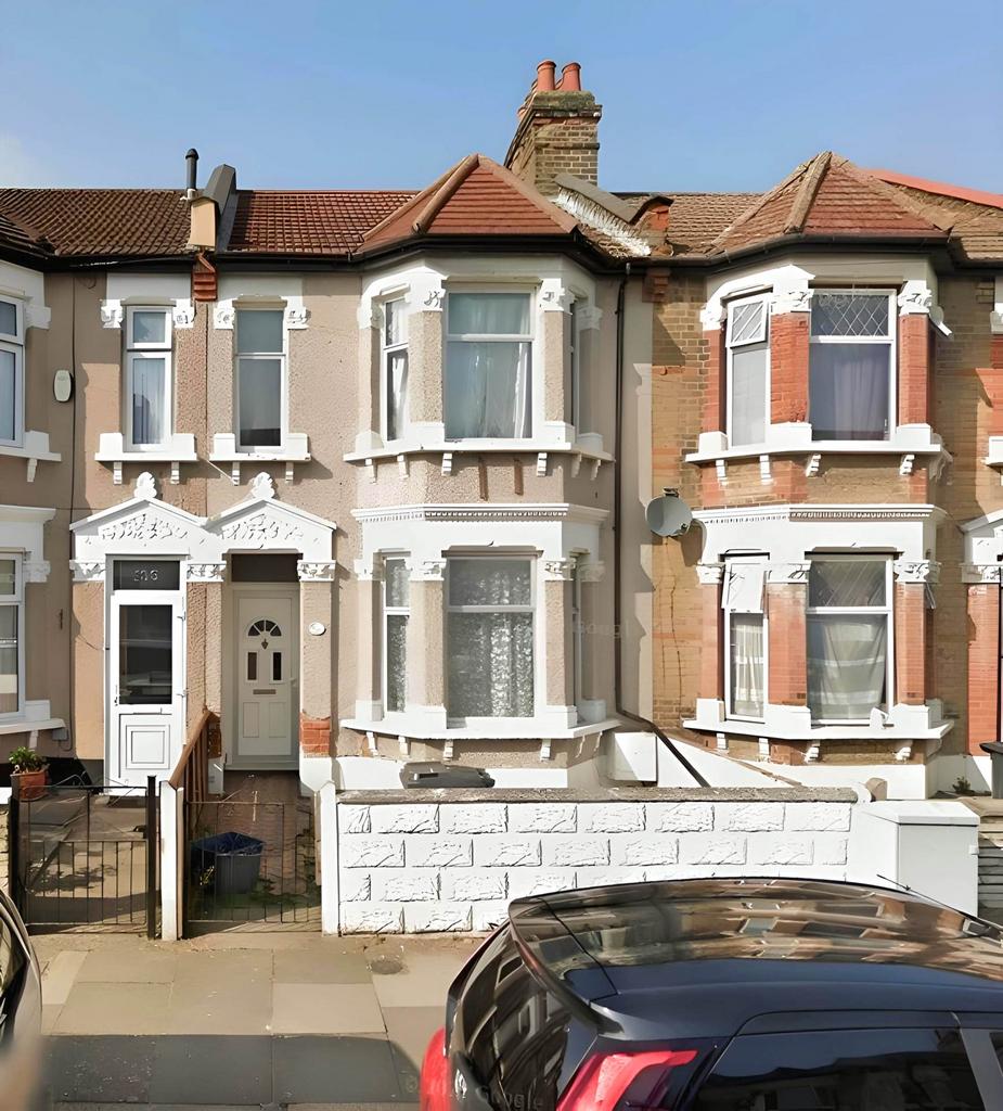Henley Road, Ilford, IG1 3 bed terraced house for sale £450,000