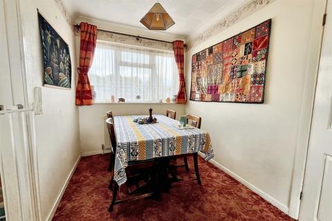 15 Cheam Road, Broadstone, BH18 9HB