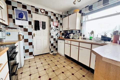 15 Cheam Road, Broadstone, BH18 9HB