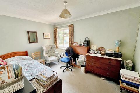 15 Cheam Road, Broadstone, BH18 9HB