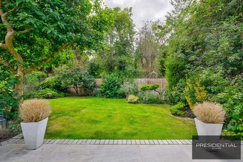 4 bedroom detached house for sale, Loughton IG10