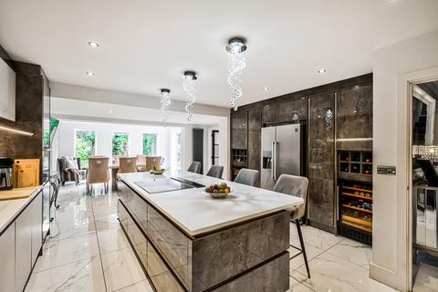 4 bedroom detached house for sale, Loughton IG10