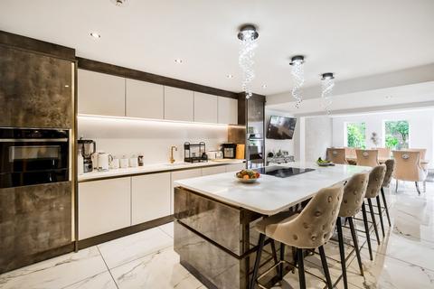 4 bedroom property for sale, Garden Way, Loughton IG10