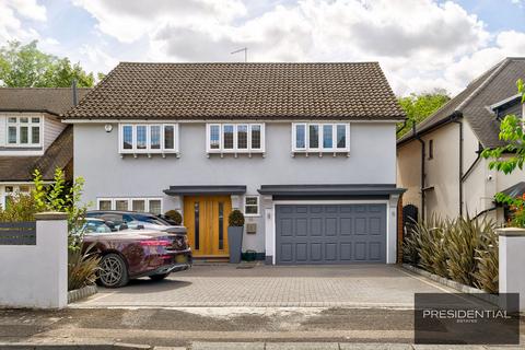 12 Garden Way, Loughton, IG10 2SF