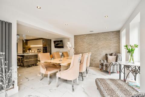 12 Garden Way, Loughton, IG10 2SF