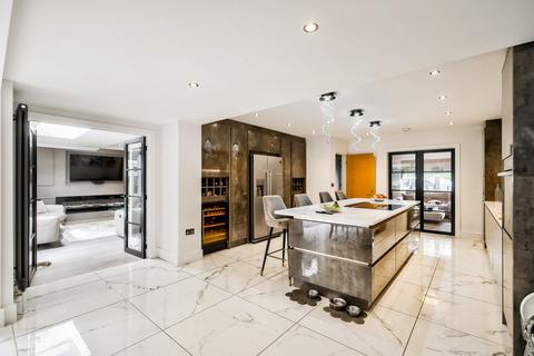 12 Garden Way, Loughton, IG10 2SF