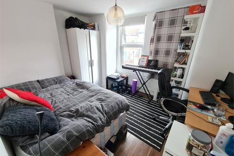 5 bedroom end of terrace house to rent, Bedford Road, East Finchley, N2