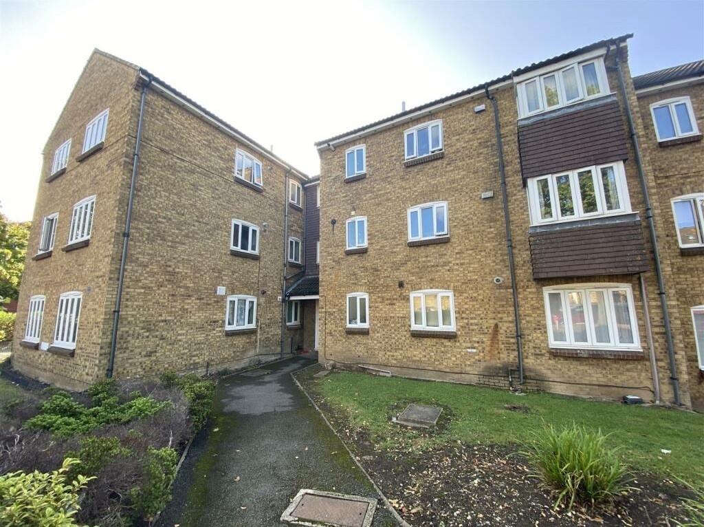 Second floor 2 bedroom 1 bathroom flat