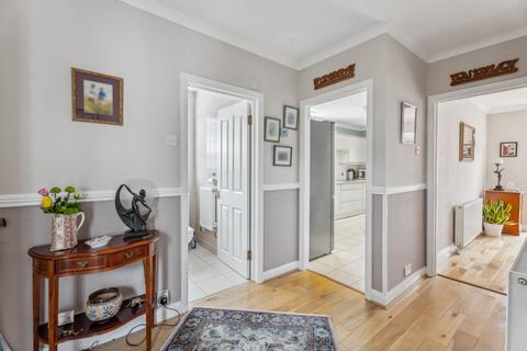 104 Park Avenue, Bushey, WD23 2BB