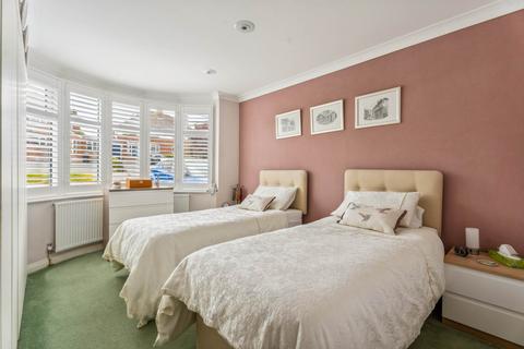 104 Park Avenue, Bushey, WD23 2BB