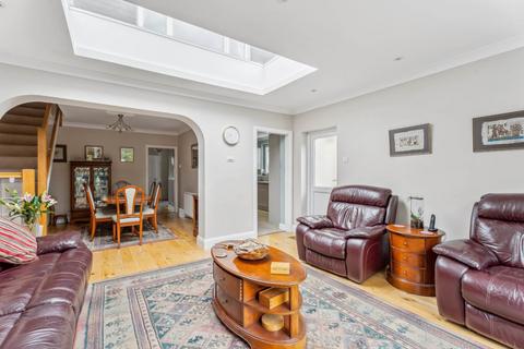 104 Park Avenue, Bushey, WD23 2BB