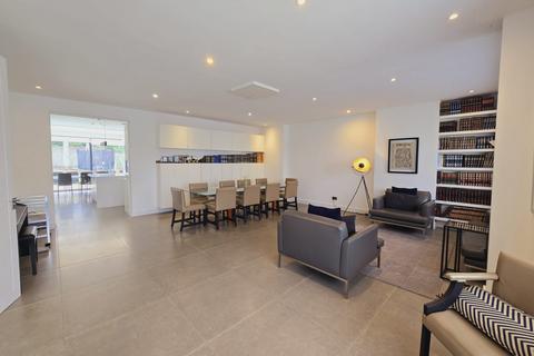 7 bedroom bungalow to rent, Decoy Avenue, NW11