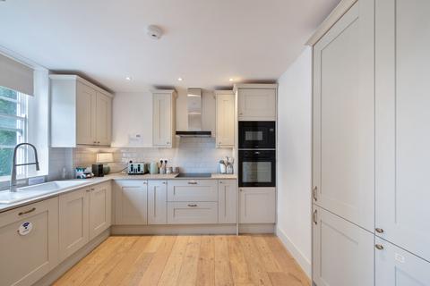 Ebury Bridge Road, London, SW1W