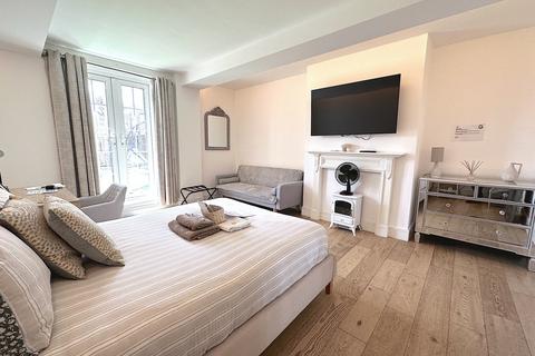 undefined, Ebury Bridge Road, London, SW1W
