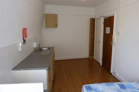 Studio to rent, NORTH END ROAD, LONDON, NW11