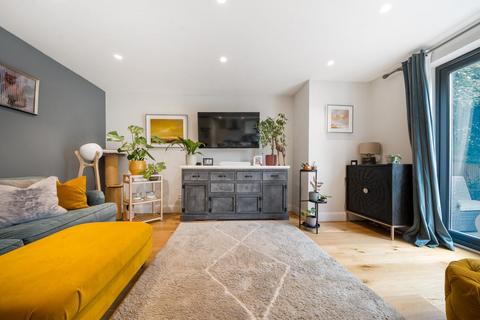 12c Gatestone Road, London, SE19 3AT