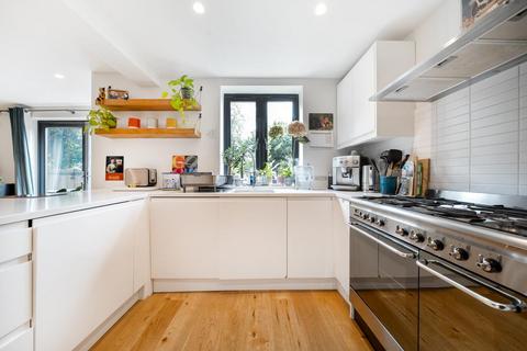 12c Gatestone Road, London, SE19 3AT
