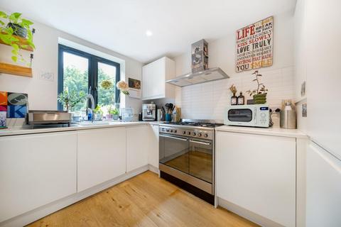 12c Gatestone Road, London, SE19 3AT
