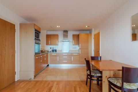 2 bedroom flat to rent, Limeharbour, London, E14