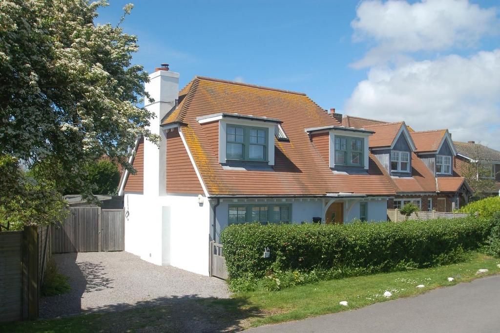Meadows Road, East Wittering, PO20 2 bed cottage - £595,000