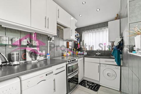 3 bedroom semi-detached house for sale, Fernside Avenue, Mill Hill, NW7