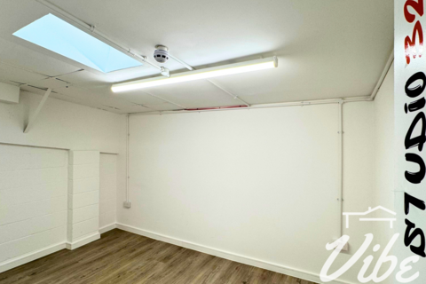 Industrial unit to rent, Grosvenor Way, London E5