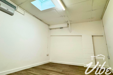 Industrial unit to rent, Grosvenor Way, London E5