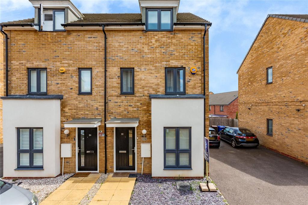 Belhouse Avenue, Aveley, South... 3 bed house for sale £400,000
