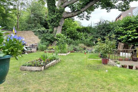 Flat 3, 77 Albemarle Road, Beckenham, BR3 5HW