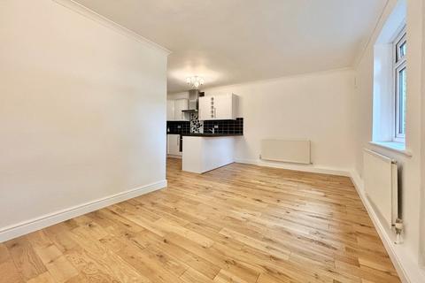 Flat 3, 77 Albemarle Road, Beckenham, BR3 5HW
