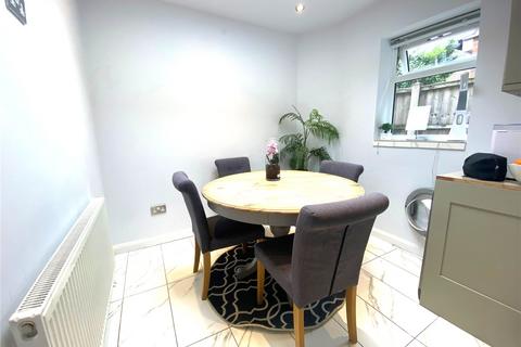 3 bedroom end of terrace house to rent, Staines-upon-Thames, Surrey TW18