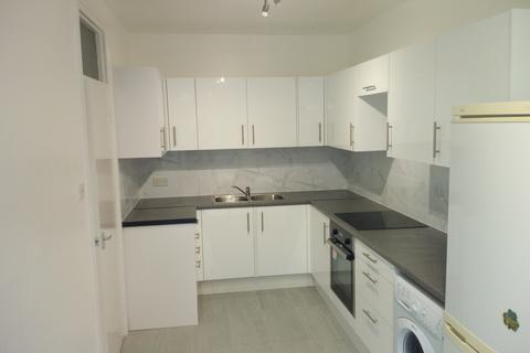 2 bedroom flat to rent, Leeside Crescent, NW11