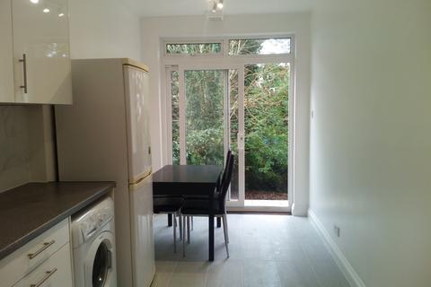 2 bedroom flat to rent, Leeside Crescent, NW11