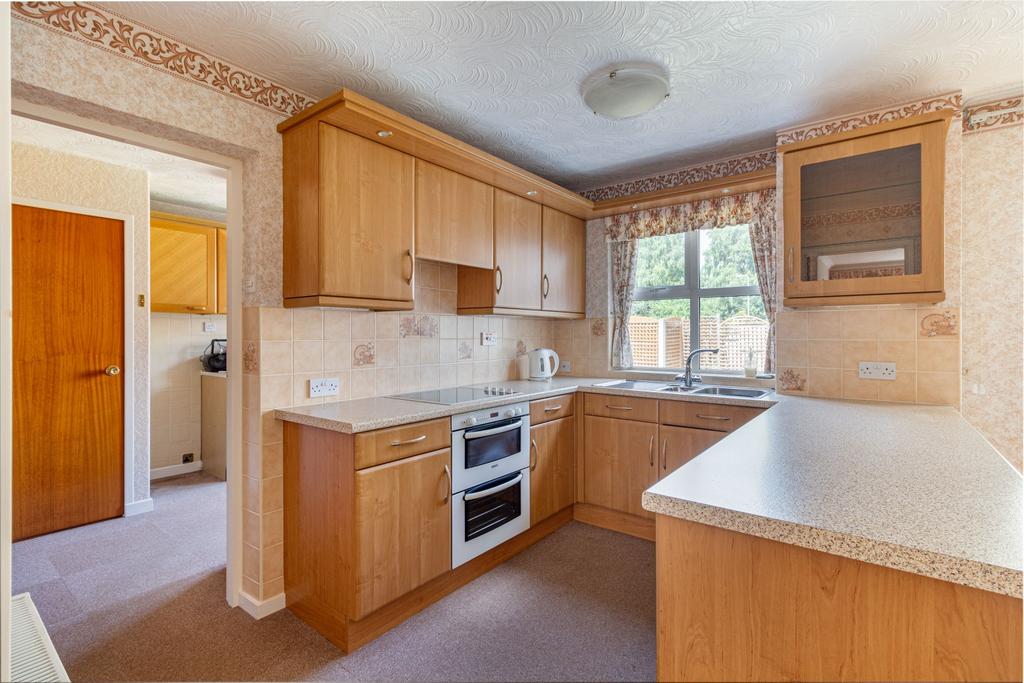 Arundel Road, Bromsgrove, B60 2HN 3 bed detached house for sale £400,000