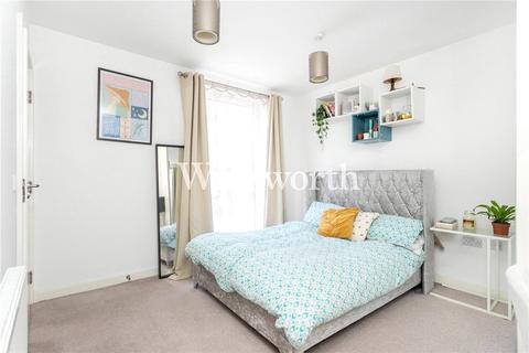 12 Bathurst Square, London, N15 4FU