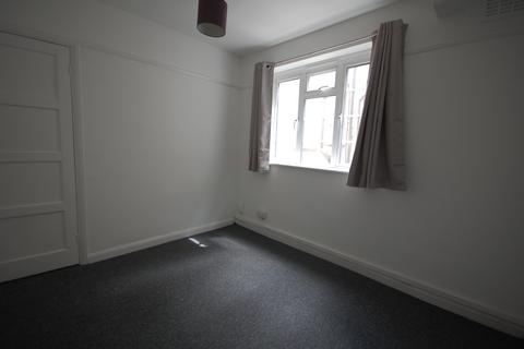 2 bedroom flat to rent, Thornton Avenue, London W4